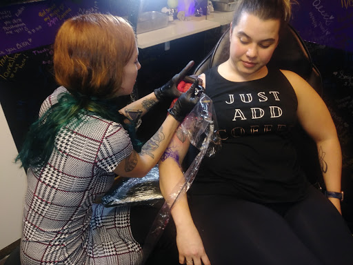 Tattoo Shop «Paparazzi Tattoos & Bod», reviews and photos, 408 S 11th St, Niles, MI 49120, USA