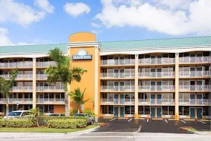 Days Inn by Wyndham Fort Lauderdale-Oakland Park Airport N image