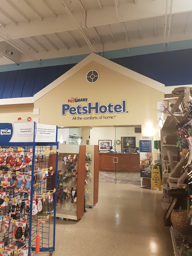 Pet Supply Store «PetSmart», reviews and photos, 1505 11th Ave NW, Issaquah, WA 98027, USA