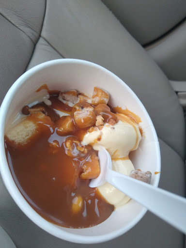 Frozen Yogurt Shop «sweetFrog Premium Frozen Yogurt», reviews and photos, 3911 Union Deposit Rd, Harrisburg, PA 17109, USA