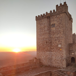 Castillo de Alburquerque C. Cárcel, 1, 06510 Alburquerque, Badajoz, España