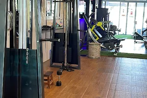 Elfas gym & fitness image