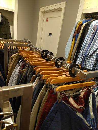 Clothing Store «Banana Republic», reviews and photos, 5636 Bay St, Emeryville, CA 94608, USA