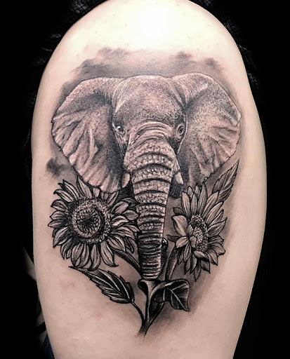 Explore small arrow tattoo ideas, creative tattoo ideas in Las Vegas, available at Club Tattoo The Venetian Grand Canal Shoppes