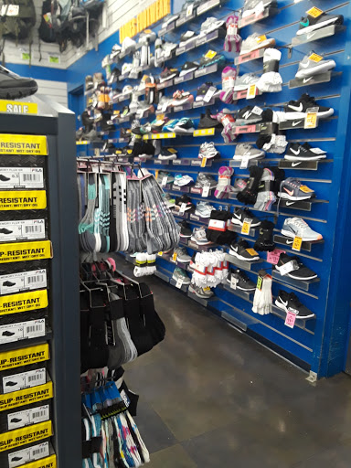 Sporting Goods Store «Big 5 Sporting Goods - Spring Valley», reviews and photos, 9805 Campo Rd #195, Spring Valley, CA 91977, USA