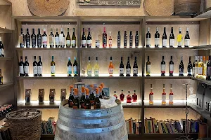 agrovino wine shop/bar image