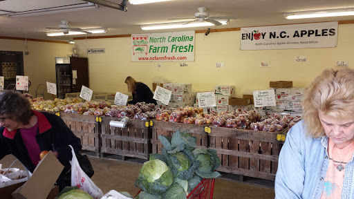 Produce Market «Barber Orchard Fruitstands Inc», reviews and photos, 2855 Old Balsam Rd, Waynesville, NC 28786, USA