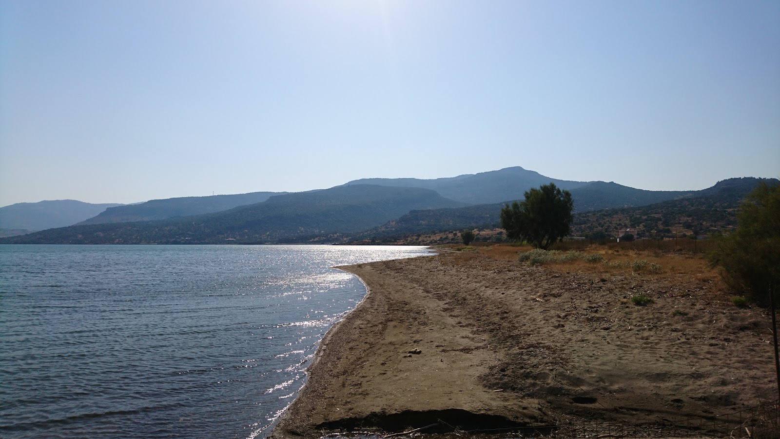 Foto von Kalloni beach II und seine wunderschöne Landschaft