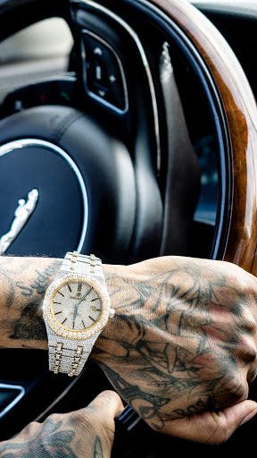 Jewelry Appraiser «Queen City Jewelry & Pawn», reviews and photos, 7935 Reading Rd, Cincinnati, OH 45237, USA