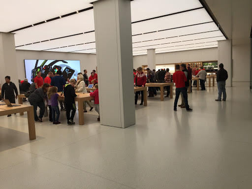 Computer Store «Apple Jordan Creek», reviews and photos, 101 Jordan Creek Pkwy, West Des Moines, IA 50266, USA