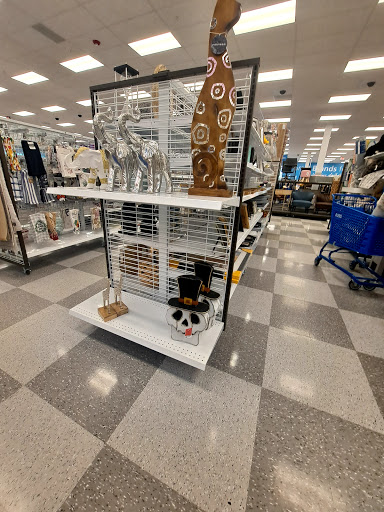 Clothing Store «Ross Dress for Less», reviews and photos, 99 Eglin Pkwy NE, Fort Walton Beach, FL 32548, USA