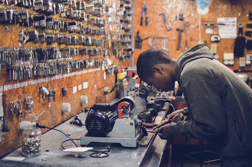 Jeff's While You Wait Shoe Repairs & Key Cutting