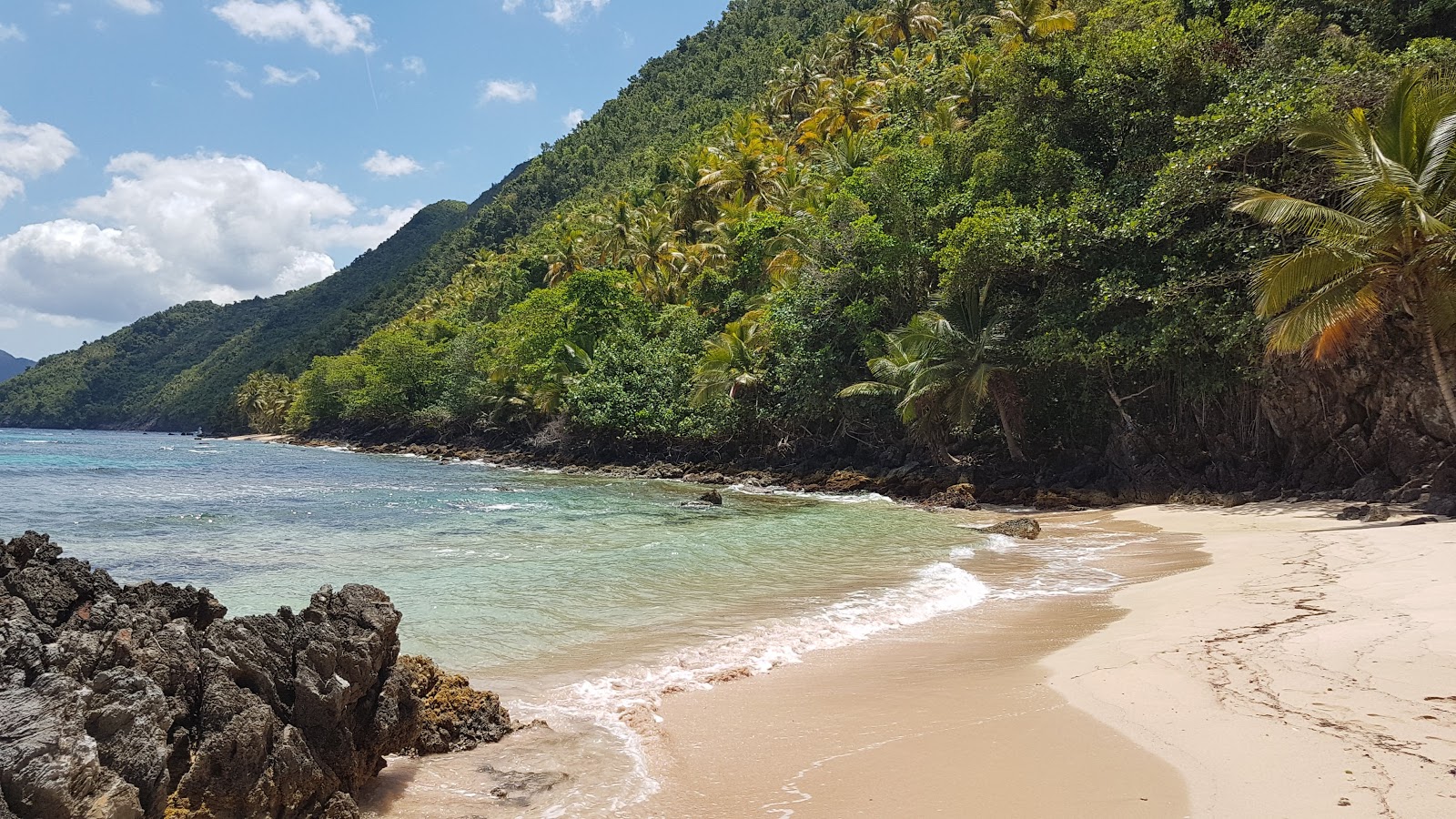 Foto van Ermitano II Strand en zijn prachtige landschap
