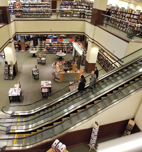 Book Store «Barnes & Noble», reviews and photos, 2800 Clarendon Blvd, Arlington, VA 22201, USA