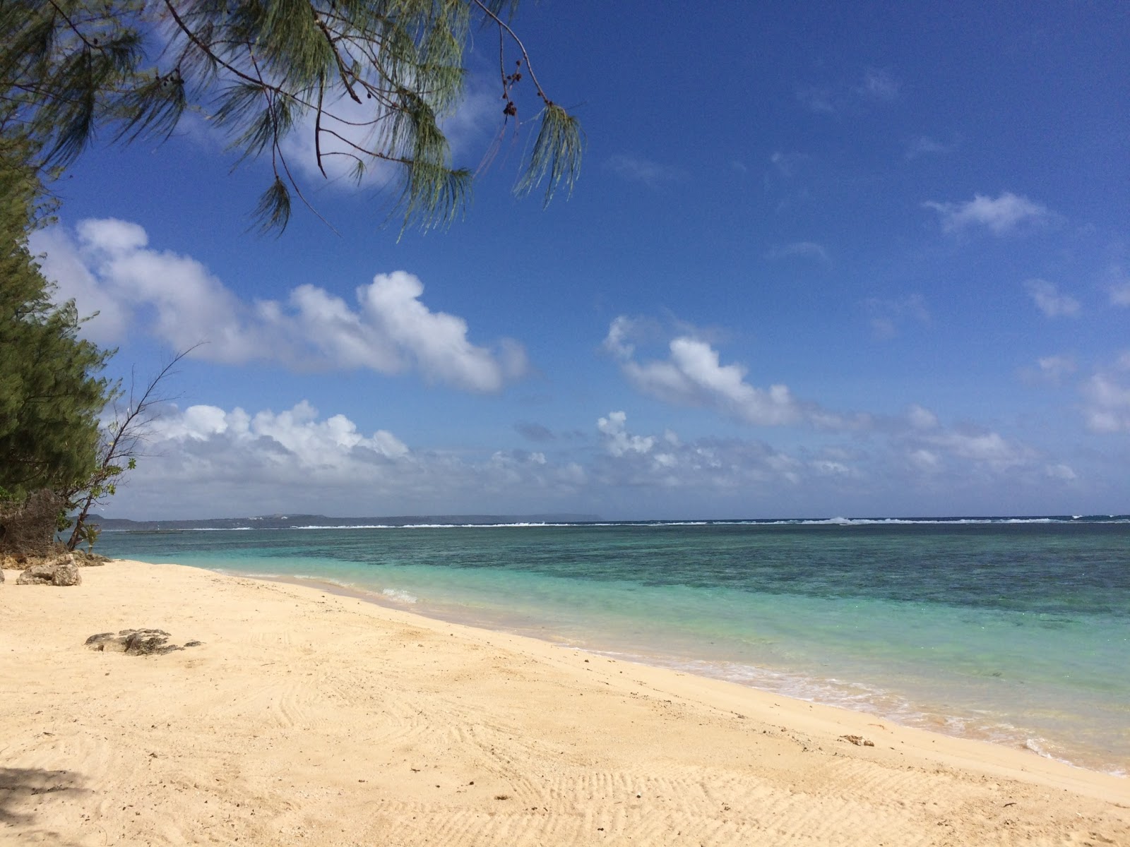 Foto van Ipan Beach met ruim strand