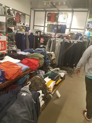 Clothing Store «Old Navy», reviews and photos, 470 Lewis Ave, Meriden, CT 06450, USA
