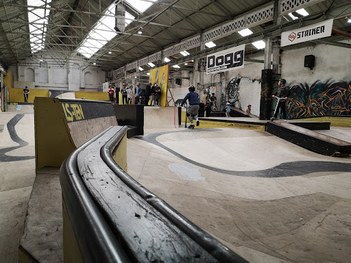 Skateboarding lessons for kids Leeds