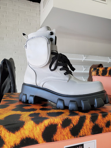 Shoe Store «SHOE! TIME 87», reviews and photos, 8533 S Cottage Grove Ave, Chicago, IL 60619, USA