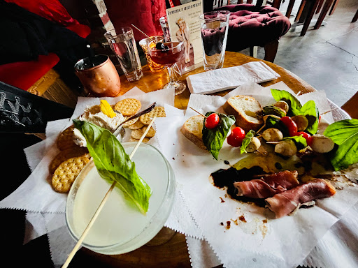 Bar «Valentine Distilling Co.-Cocktail Lounge», reviews and photos, 161 Vester Ave, Ferndale, MI 48220, USA