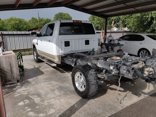 Auto Body Shop «Body Works Collision Center», reviews and photos, 1854 Interstate 35 Frontage Rd, New Braunfels, TX 78130, USA