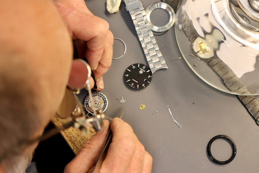 Clock repair service Saint Louis