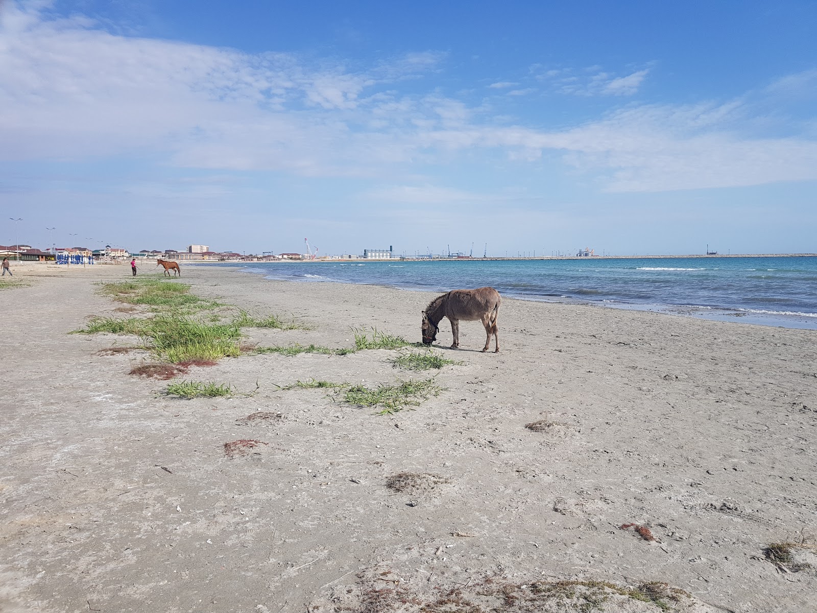 Fotografie cu Dostar Beach și așezarea
