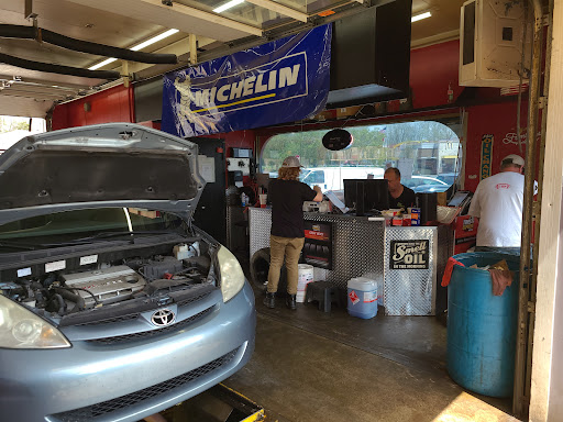 Oil Change Service «Indy Lube Oil Change Center», reviews and photos, 803 E Main St, Danville, IN 46122, USA