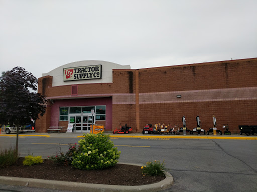 Tractor Supply Co., 79 Weibel Ave, Saratoga Springs, NY 12866, USA, 