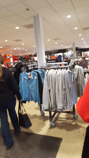 Clothing Store «Nike Factory Store», reviews and photos, 603 Stanley K Tanger Dr, Lancaster, PA 17602, USA