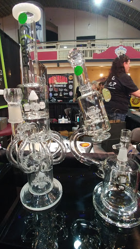 Tobacco Shop «Wolves Den Smoke Shop», reviews and photos, 11900 N Nebraska Ave Suite 6, Tampa, FL 33612, USA