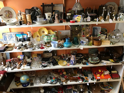 A Look In My Attic - Buying Antiques and Collectibles