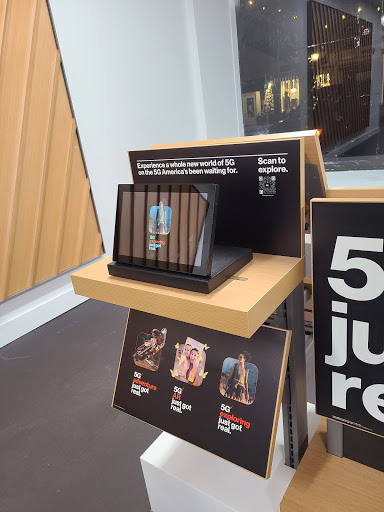 Cell Phone Store «Verizon Authorized Retailer - Wireless Zone», reviews and photos, 139 Elm St, New Canaan, CT 06840, USA