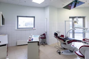 Имплант клиник | Немецкая стоматология Ясенево | Элайнеры, брекеты, имплантация зубов image