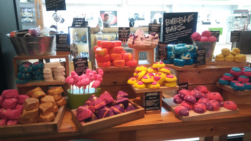 Shopping Mall «Dadeland Mall», reviews and photos, 7535 N Kendall Dr, Miami, FL 33156, USA