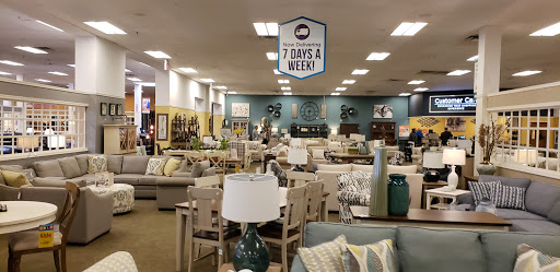 Furniture Store «Raymour & Flanigan Furniture and Mattress Store», reviews and photos, 1645 Broadhollow Rd, Farmingdale, NY 11735, USA