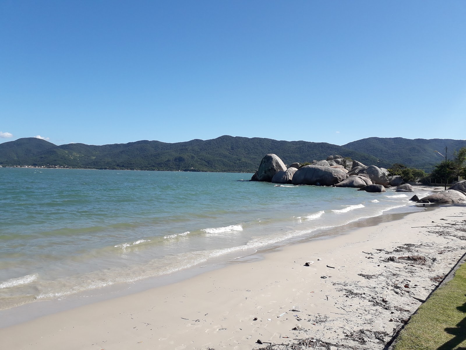 Photo de Praia da Armacao da Piedade - endroit populaire parmi les connaisseurs de la détente