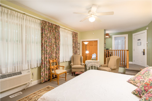 Resort «Highland Lake Inn & Resort», reviews and photos, 86 Lily Pad Ln, Flat Rock, NC 28731, USA