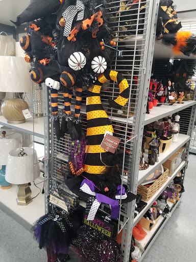 Home Goods Store «Tuesday Morning», reviews and photos, 685 E Bidwell St, Folsom, CA 95630, USA