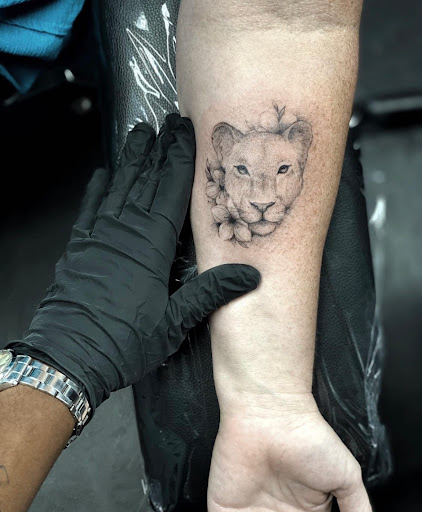 Fat Kat Tattoo & Body Piercing, 9920 Beach Blvd, Jacksonville, FL 32246, USA, 
