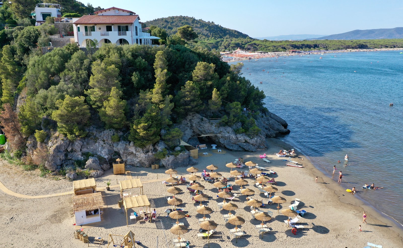 Zdjęcie Galera Beach z powierzchnią beżowy piasek