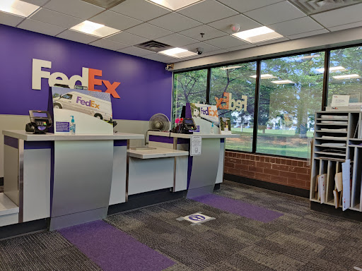 Shipping and Mailing Service «FedEx Ship Center», reviews and photos, 2648 International Pkwy, Virginia Beach, VA 23452, USA
