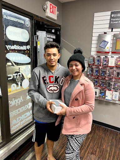 Mobile Phone Repair Shop «CPR Cell Phone Repair Dallas Uptown», reviews and photos, 2806 N Fitzhugh Ave, Dallas, TX 75204, USA