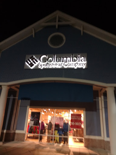 Shopping Mall «Jersey Shore Premium Outlets», reviews and photos, 1 Premium Outlet Blvd, Tinton Falls, NJ 07753, USA