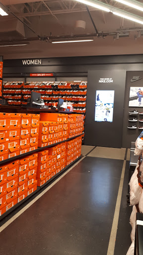 Sporting Goods Store «Nike Factory Store», reviews and photos, 1 Outlet Blvd #600, Wrentham, MA 02093, USA