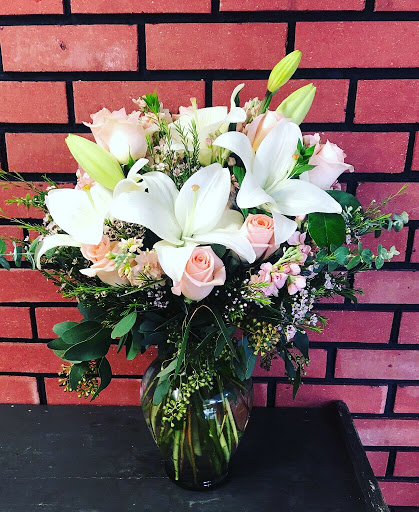 Florist «B&B Flowers and Balloons», reviews and photos, 623 S Pacific Ave, San Pedro, CA 90731, USA