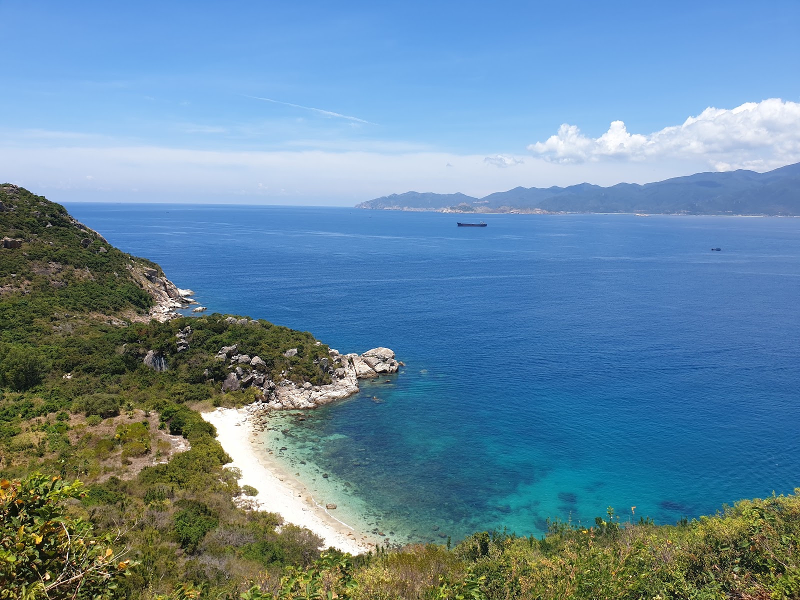 Φωτογραφία του Con Rua Beach με μικρός κόλπος