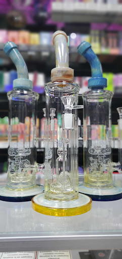 Tobacco Shop «18 Plus Vape & Shop», reviews and photos, 4037 Broadway, Kansas City, MO 64111, USA