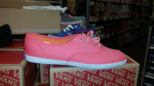 Shoe Store «Shoe Carnival», reviews and photos, 23000 Eureka Rd, Taylor, MI 48180, USA