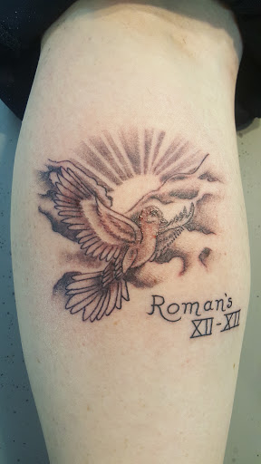 Tattoo Shop «Tattoo Club», reviews and photos, 1021 S Erie Blvd, Hamilton, OH 45011, USA