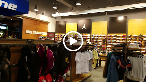Shoe Store «Finish Line», reviews and photos, 4200 Conroy Rd #120, Orlando, FL 32839, USA